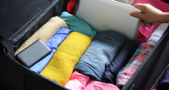 Actualiza Web, ropa enrollada maleta.jpg